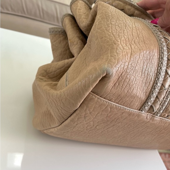 Bottega Veneta Roma Intrecciato Handbag - Picture 10 of 11